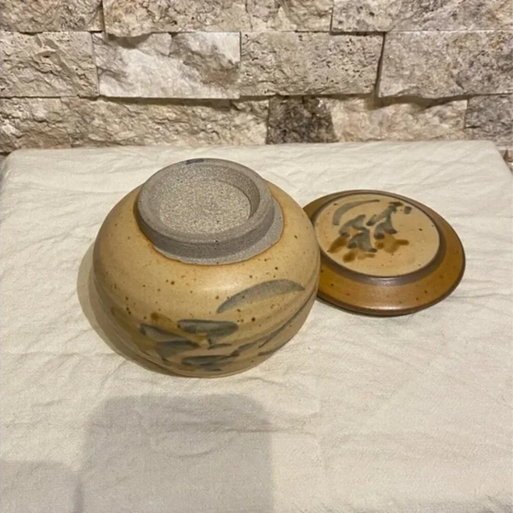 SOLD 🇨🇦Hand-Thrown Stoneware Lidded Jar Brushstrokes - Picture 5 of 12